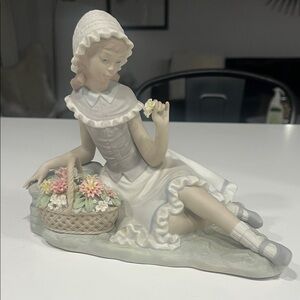 Lladro Admiration Young girl with Flowers.  Matte.  No 4907. No box